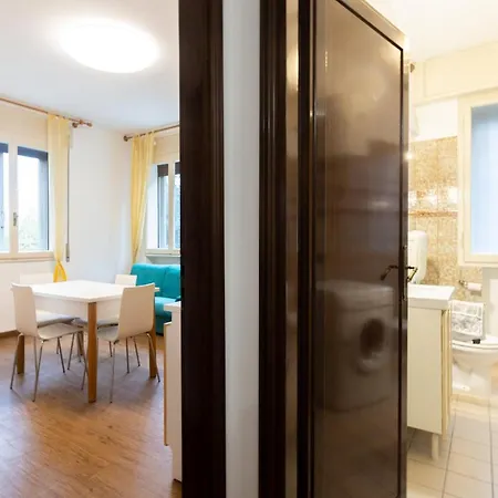 Apartment Lame, By Short Holidays *